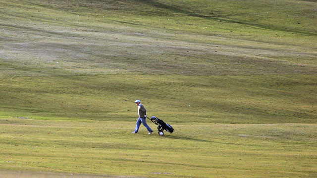 Golfers line up for late-November golf in Minnesota